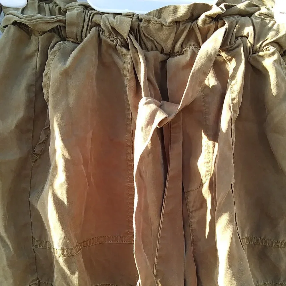 Garage Lightweight Paperbag Cargo Olive Green Women's Shorts - XS - 100% Tencel